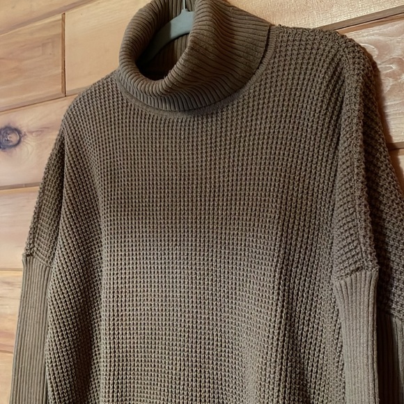 Michael Kors Turtleneck Sweater - Picture 2 of 4